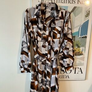Brown & Tan Dress Geometric Print size Large.
long sleeve button front